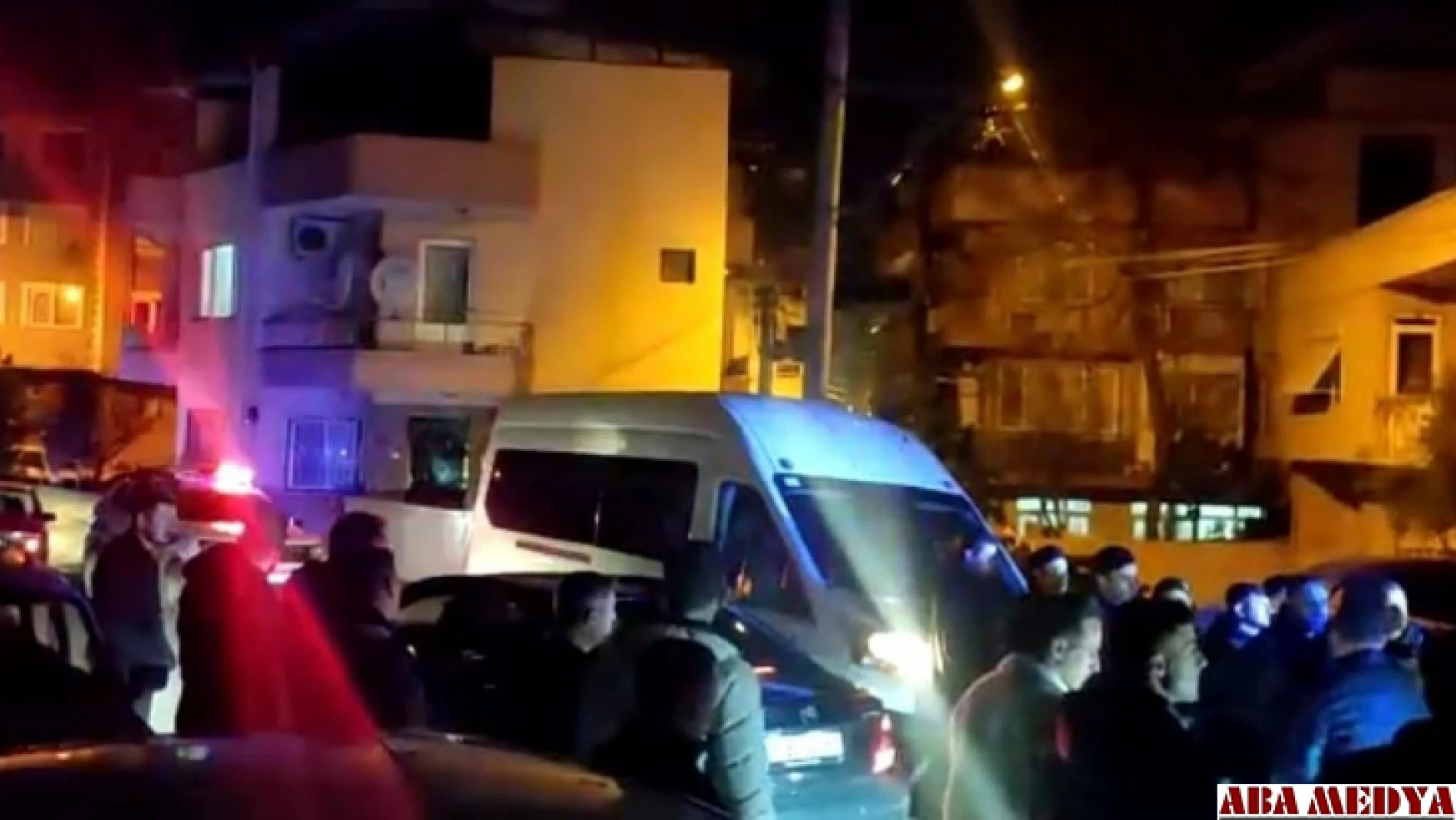 İzmir'de iki husumetli grubun bıçaklı silahlı kavgasında kan aktı: 2 ölü