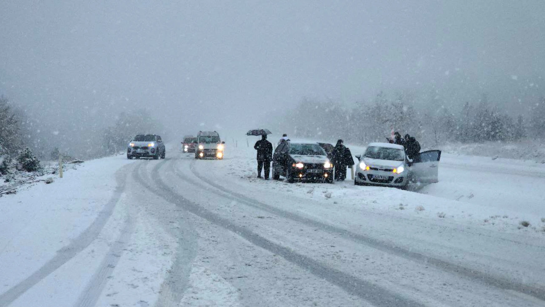 Karabük'te yoğun kar yağışı etkili oluyor