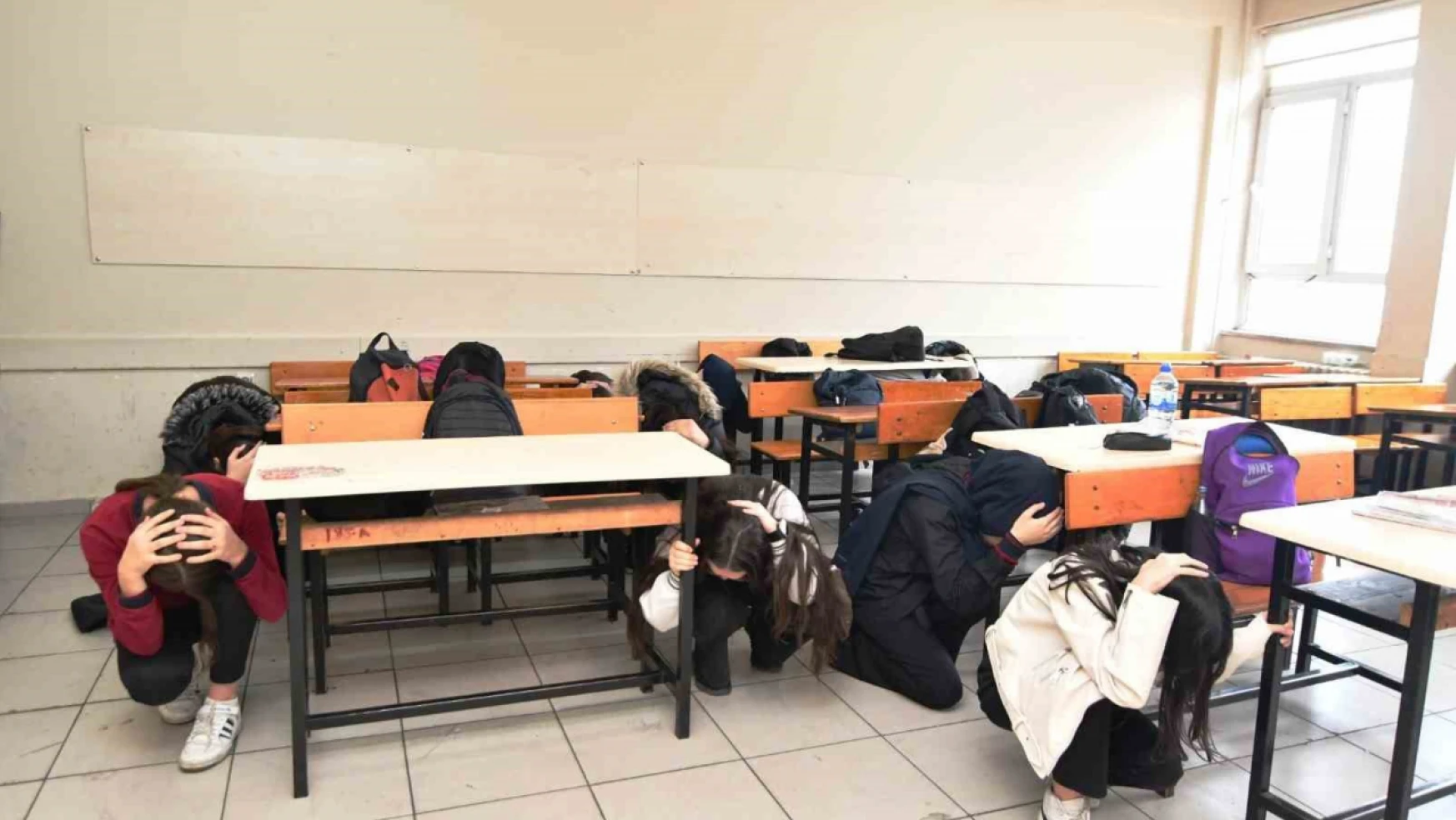 Karabük'teki okullarda deprem tatbikatı yapılıyor