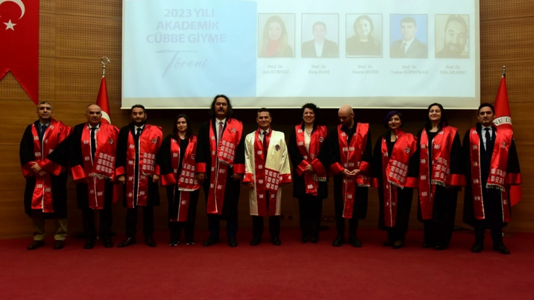 Kastamonu Üniversitesi'nde akademisyenler cübbelerini giydi