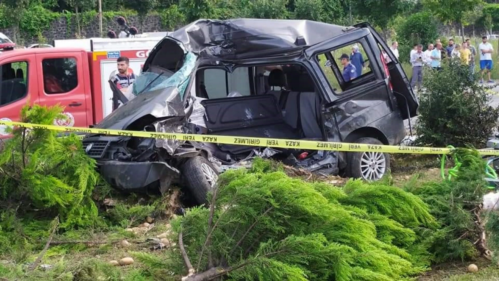 Kırmızı ışık ihlali yapan tır sürücüsü kazaya neden oldu: 2 ölü