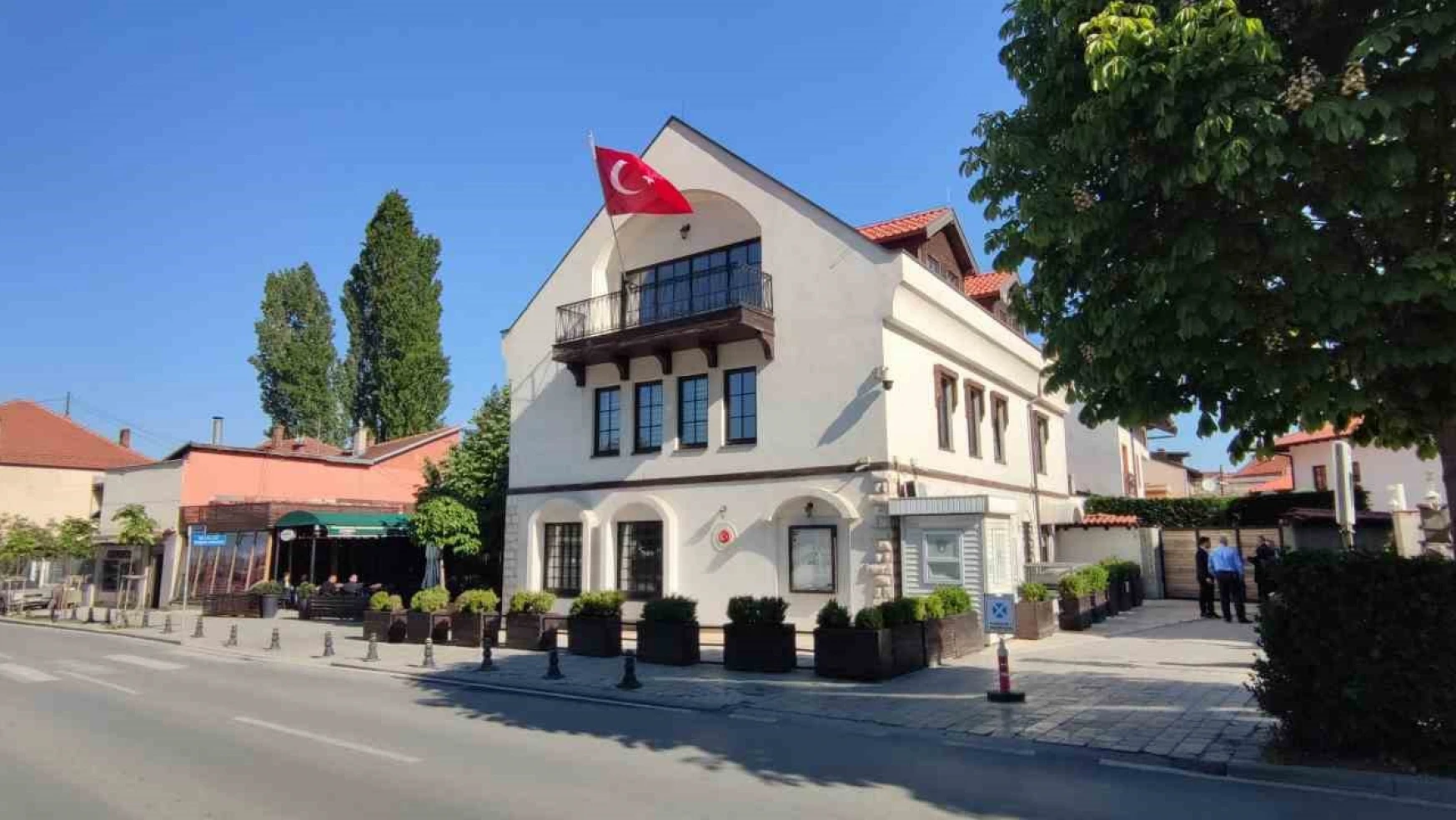 Kosova'da Türk vatandaşları sandık başına gitmeye başladı