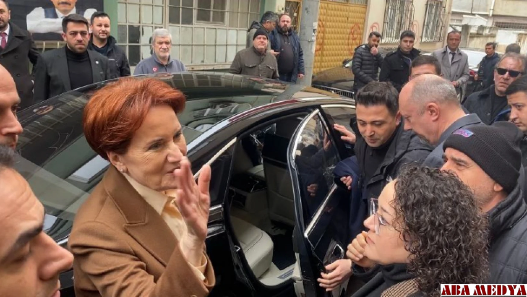 Meral Akşener, Sinan Ateş'in ailesini ziyaret etti