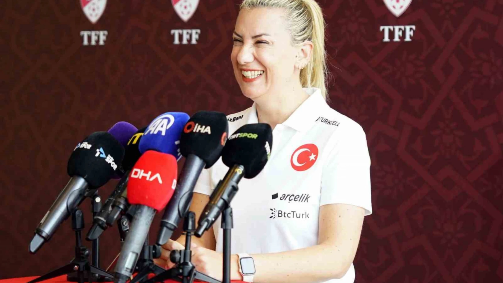 Necla Güngör Kıragası: 'Kadın futbolunun gelişmesi için özveriyle çalışan oyuncularımız var'
