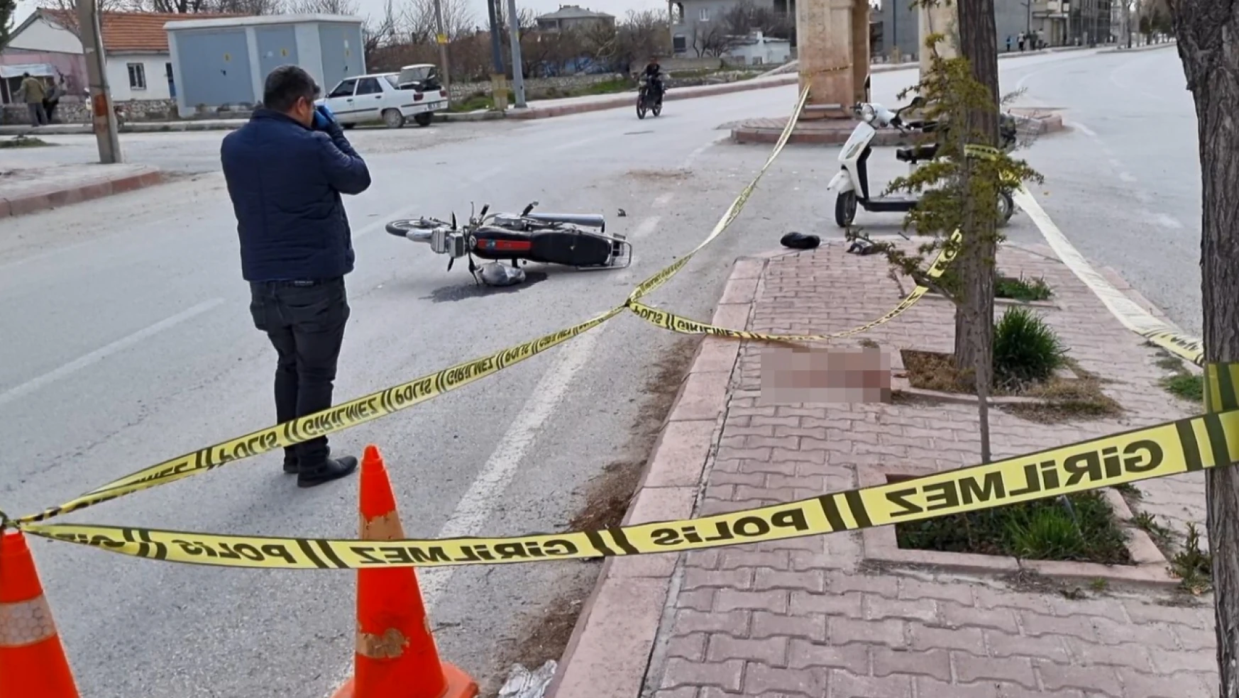 Otomobil motosiklete çarptı 1 ölü