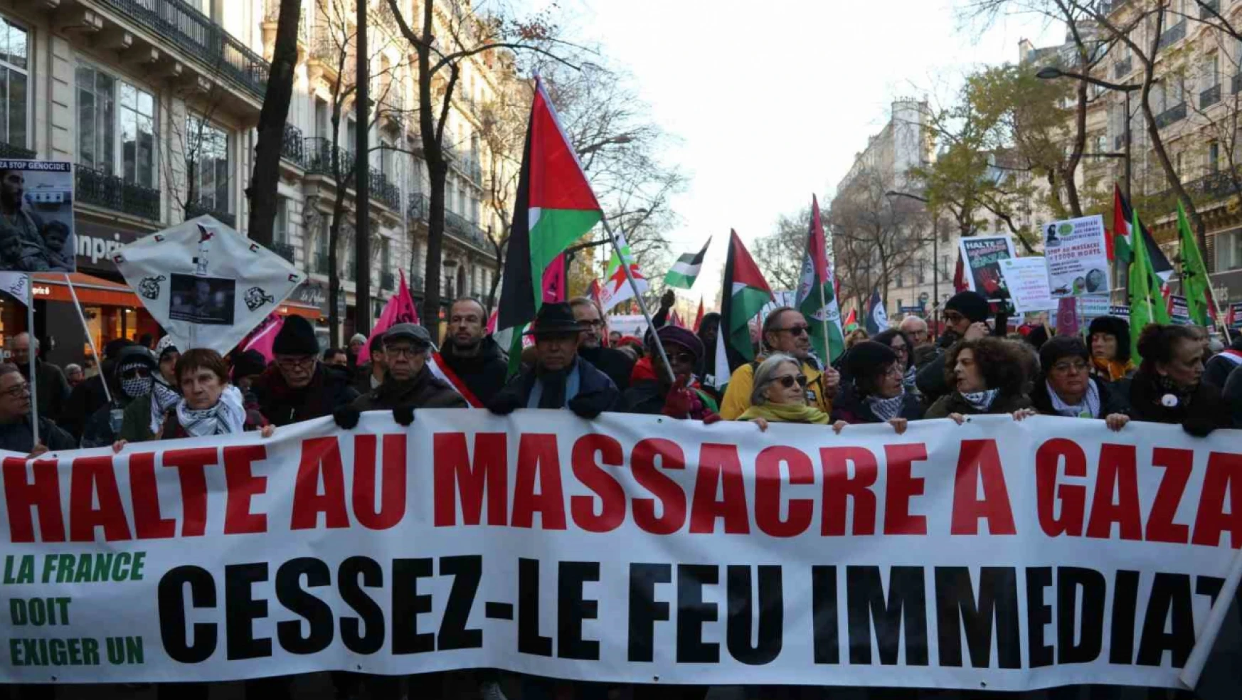 Paris'te binlerce kişi Gazze'de ateşkes için yürüdü