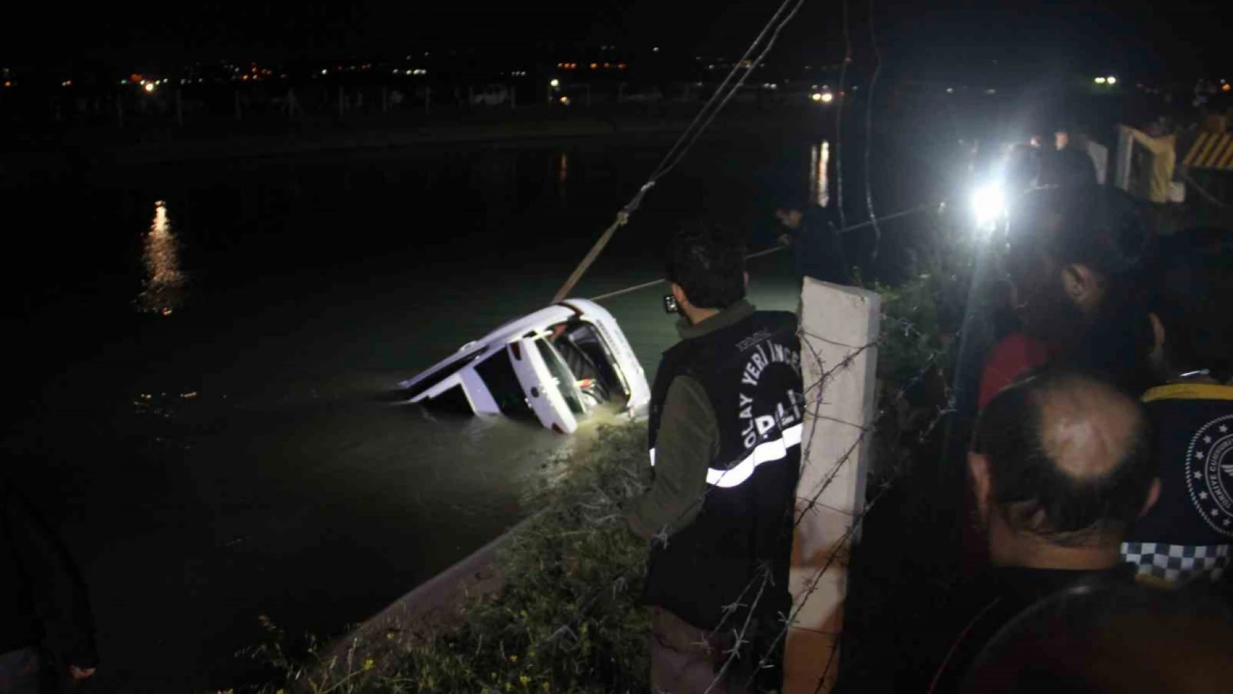Şanlıurfa'da araç sulama kanalına devrildi: 4 ölü, 2 kayıp, 1 yaralı