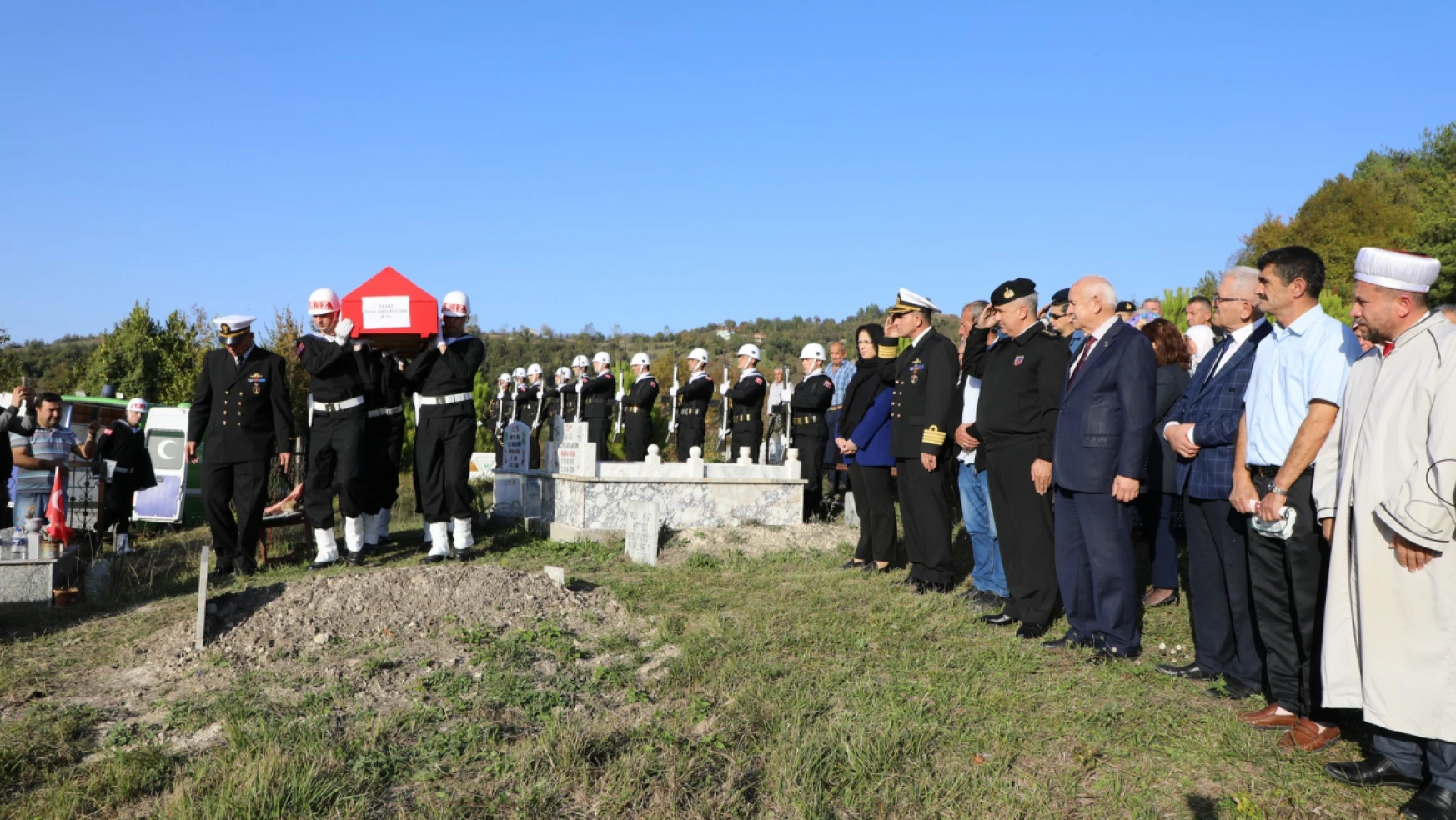 Şehit mezarlığı 54 yıl sonra askeri törenle taşındı