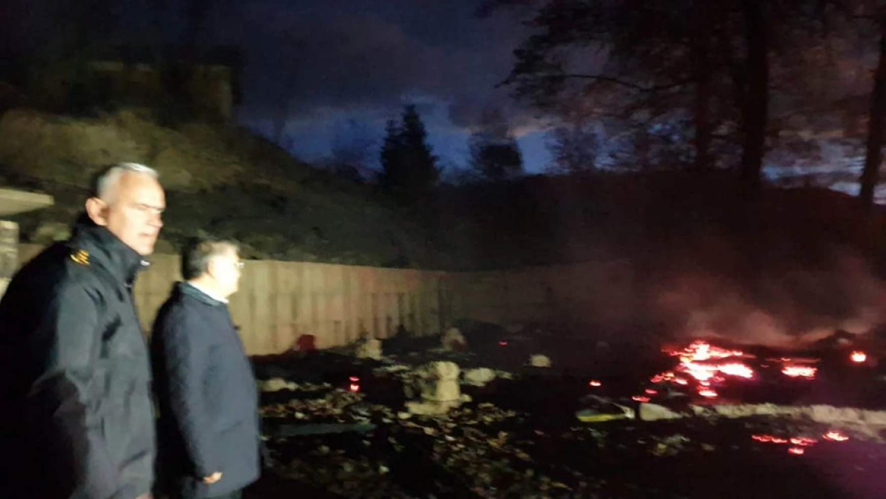 Sinop'ta fırtına yangına yol açtı: 2 ev ve 6 samanlık kullanılamaz hale geldi