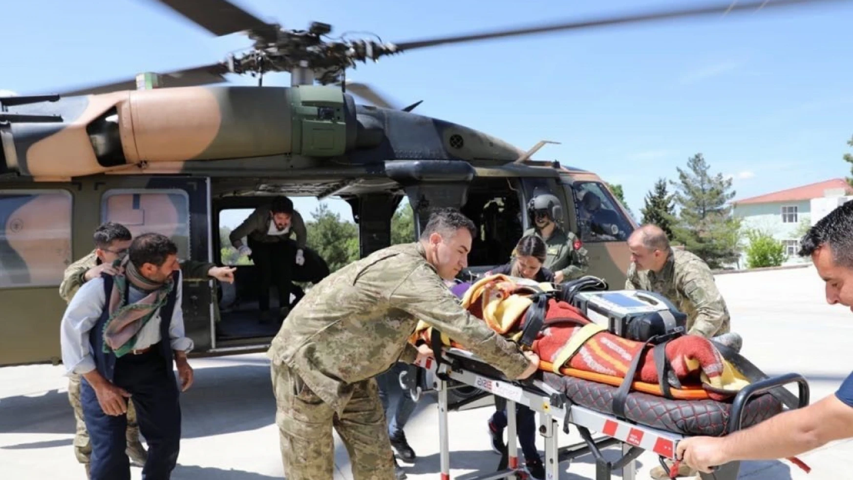 Şırnak'ta kalp krizi geçiren vatandaş askeri helikopterle hastaneye sevk edildi