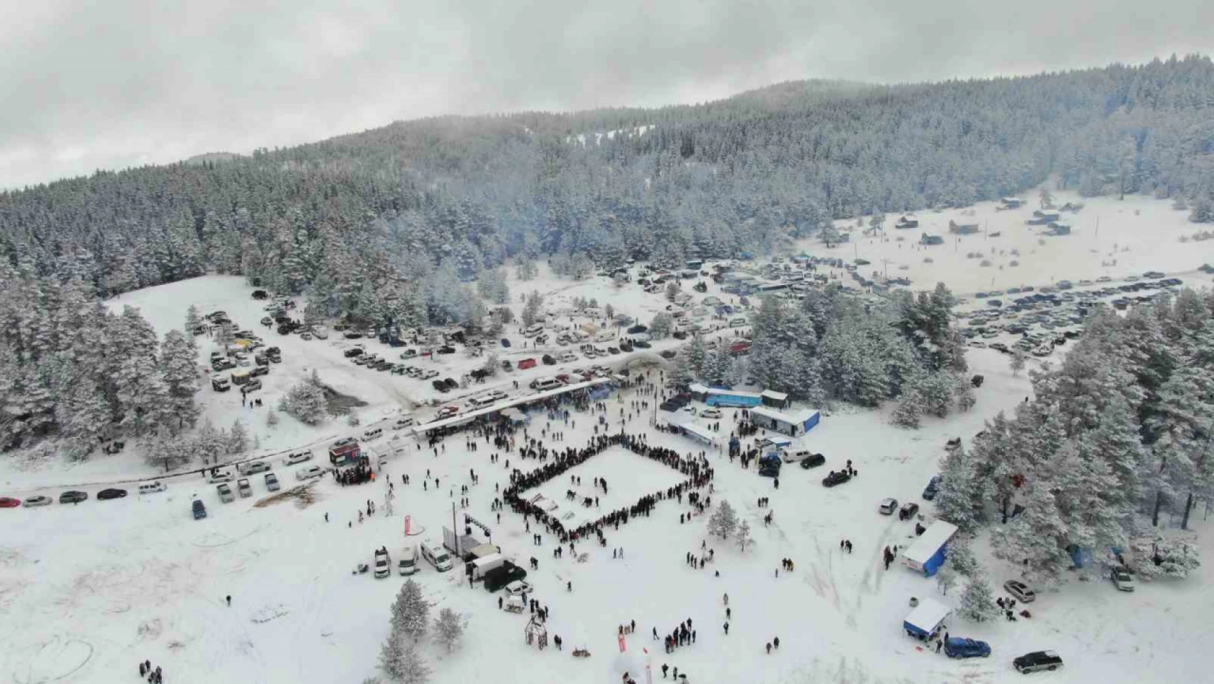 Türkiye'nin dört bir yanından binlerce kişi 3. Kastamonu Araç Yayla Kış Festivali'nde buluştu
