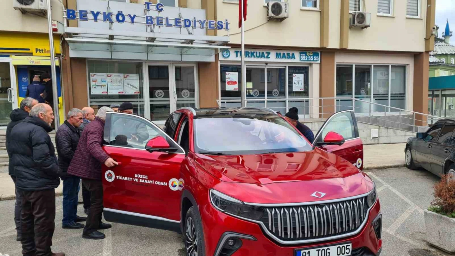 Türkiye'nin yerli otomobili TOGG'a Beyköy'de yoğun ilgi