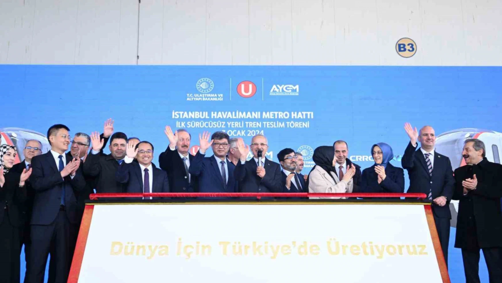 Ulaştırma ve Altyapı Bakanı Uraloğlu: 'Milli ve yerli elektrikli tren seti projemizde seri üretime başladık'