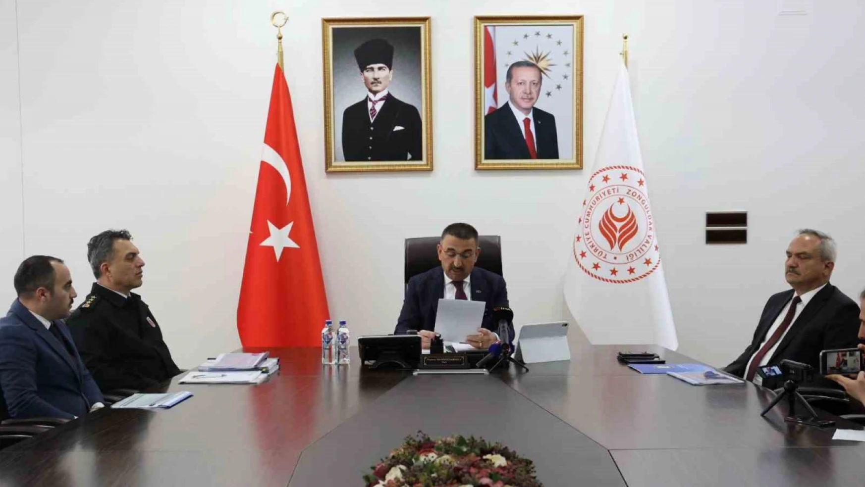 Vali Hacıbektaşoğlu'ndan asayiş ve güvenlik bilgilendirme toplantısı