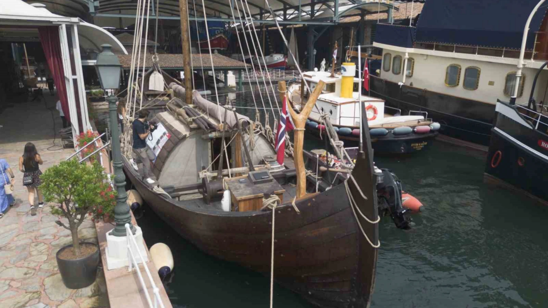 Vikingler zamanında kullanılan yelkenlinin aynısı İstanbul'da ziyaretçileriyle buluşuyor