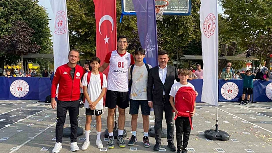 100. yıl 100 genç 100 basket