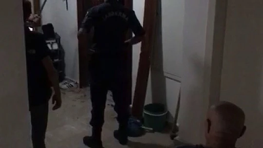 Anne ve anneannesini baltayla parçaladı