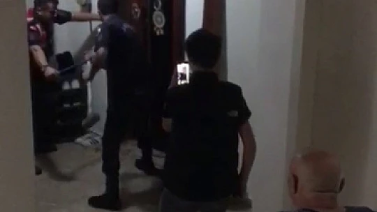 Anne ve anneannesini baltayla parçaladı