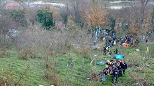 Öğrenci servisi kaza yaptı 1 ölü, 18 yaralı