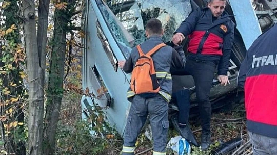 Öğrenci servisi kaza yaptı 1 ölü, 18 yaralı