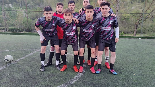 Turnuvaya Kirsinler damgası
