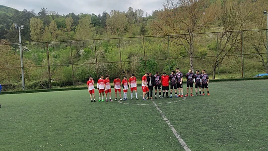 Turnuvaya Kirsinler damgası