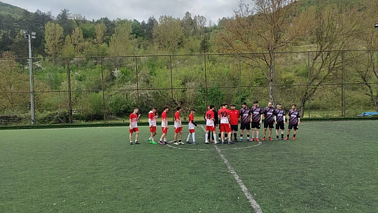 Turnuvaya Kirsinler damgası