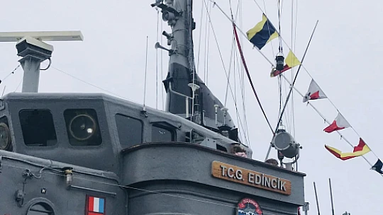 Mayın gemisi TCG Edincik Amasra'da büyük ilgi gördü