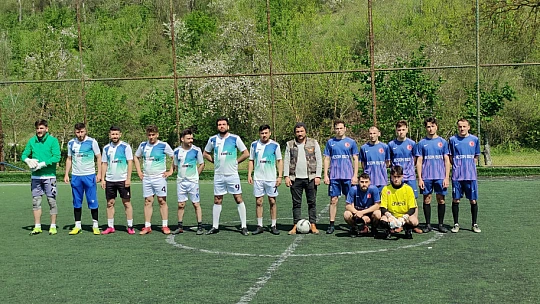 Turnuvaya Kirsinler damgası