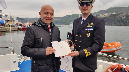Mayın gemisi TCG Edincik Amasra'da büyük ilgi gördü