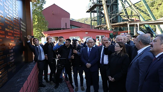 Şehit madencilerin anıldığı törende duygulu anlar