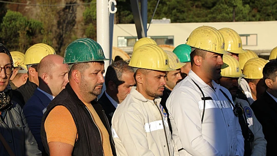 Şehit madencilerin anıldığı törende duygulu anlar
