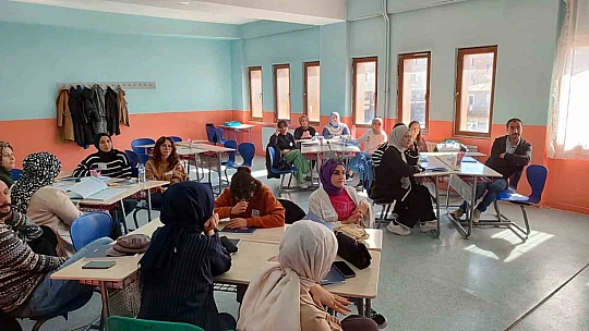 Ağrı'da öğretmenlere liderlik eğitimi