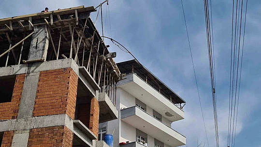 Alaplı'da akıma kapılan 2 inşaat işçisi yaralandı