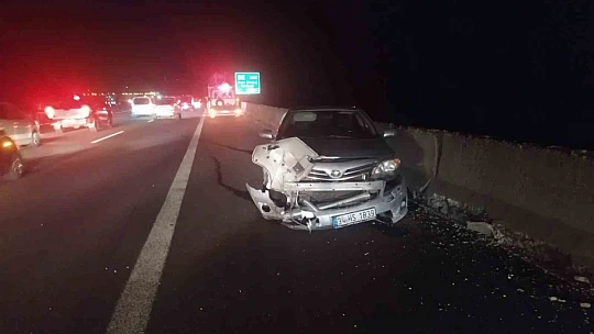 Anadolu Otoyolu'nda iki otomobil çarpıştı: 2 yaralı