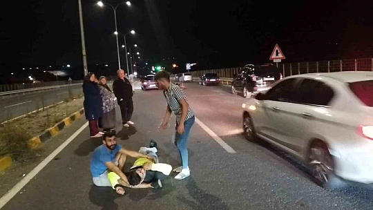 Ani fren yapan otomobil nedeniyle motordan düştü: 1 yaralı