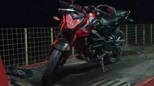 Ani fren yapan otomobil nedeniyle motordan düştü: 1 yaralı