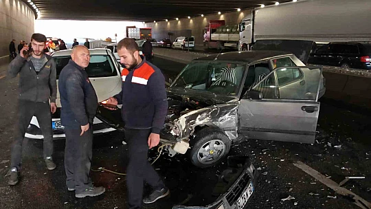 Ankara'da 14 aracın karıştığı zincirleme kazada 7 kişi yaralandı