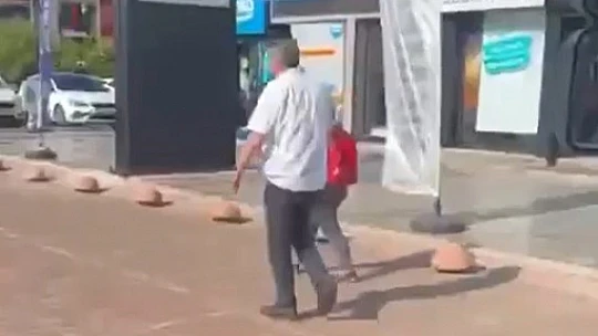 Yolculara kızıp otobüsü terketti