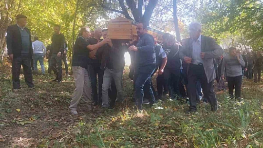 Arazözün altında kalarak hayatını kaybeden sürücü toprağa verildi