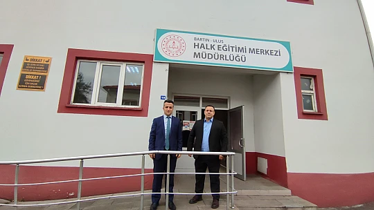 Depremzede çocuklar için atkı bere diktiler