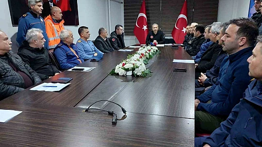 Bakan Yerlikaya: 'Kafkametler isimli kuru yük gemisi batmıştır, 12 mürettebata halen ulaşılamamıştır'
