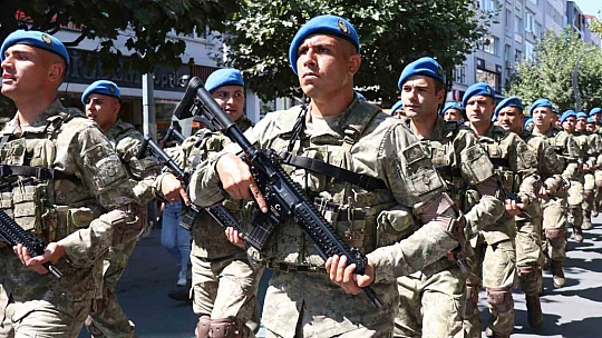 Bolu'da komandolar caddeyi inletti