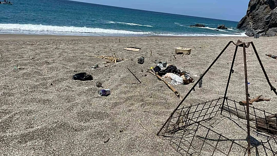 Caretta caretta yuvasının üzerinde mangal yaktılar