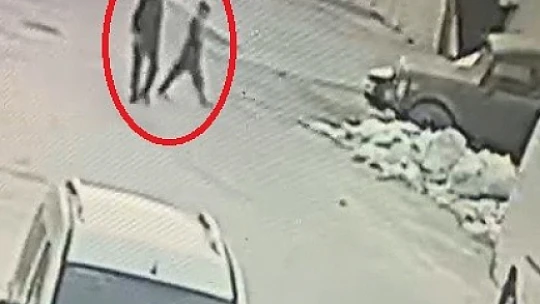 Çocukların oyunu 3 aracı küle çevirdi