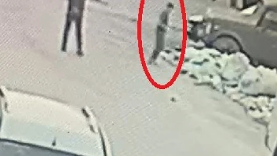 Çocukların oyunu 3 aracı küle çevirdi