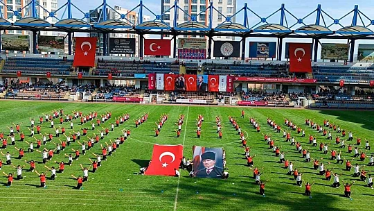 Cumhuriyet'in 100. yılı kutlamalarına komandolar damga vurdu