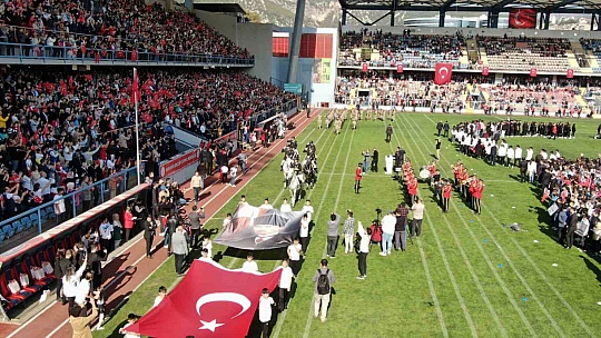 Cumhuriyet'in 100. yılı kutlamalarına komandolar damga vurdu
