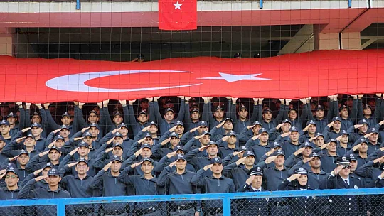 Cumhuriyet'in 100. yılı kutlamalarına komandolar damga vurdu