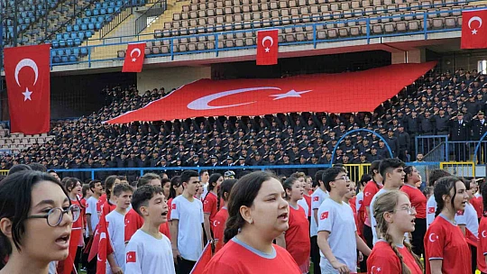 Cumhuriyet'in 100. yılı kutlamalarına komandolar damga vurdu